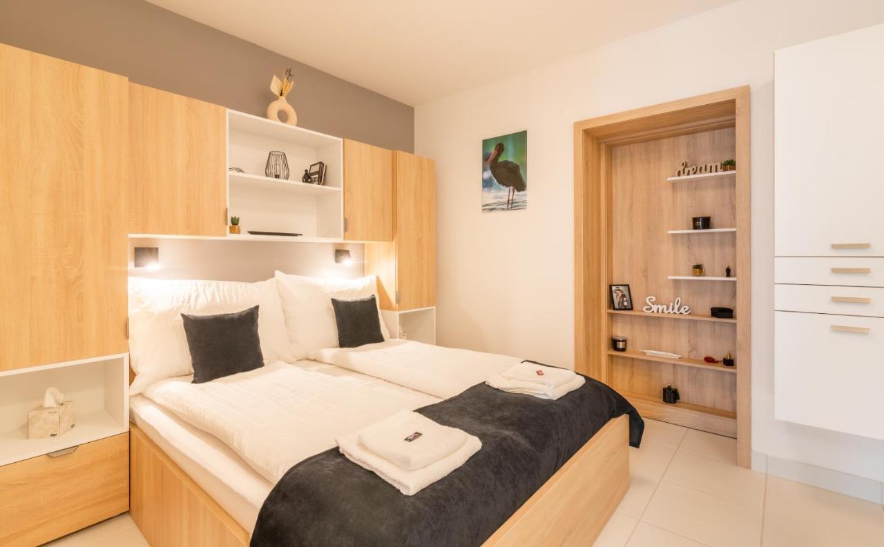 Jegmadar & Fekete Golya Apartmanok Mosonmagyarovar Exterior photo